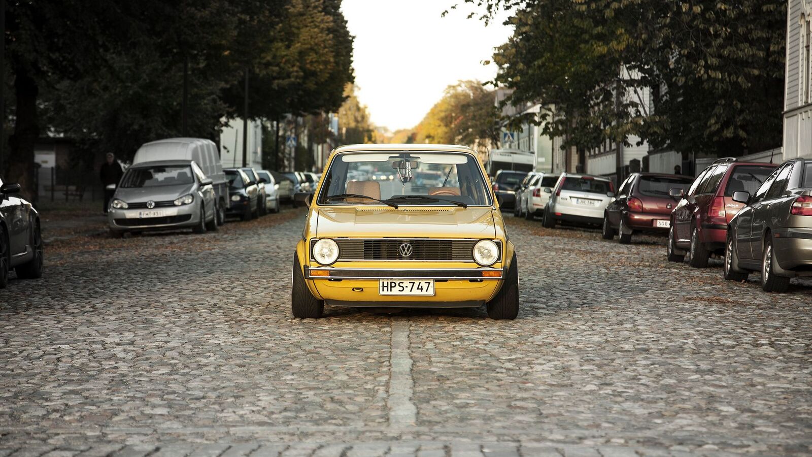 swagen_golf_mk1_yellow_front_view_107928_1920x1080.jpg