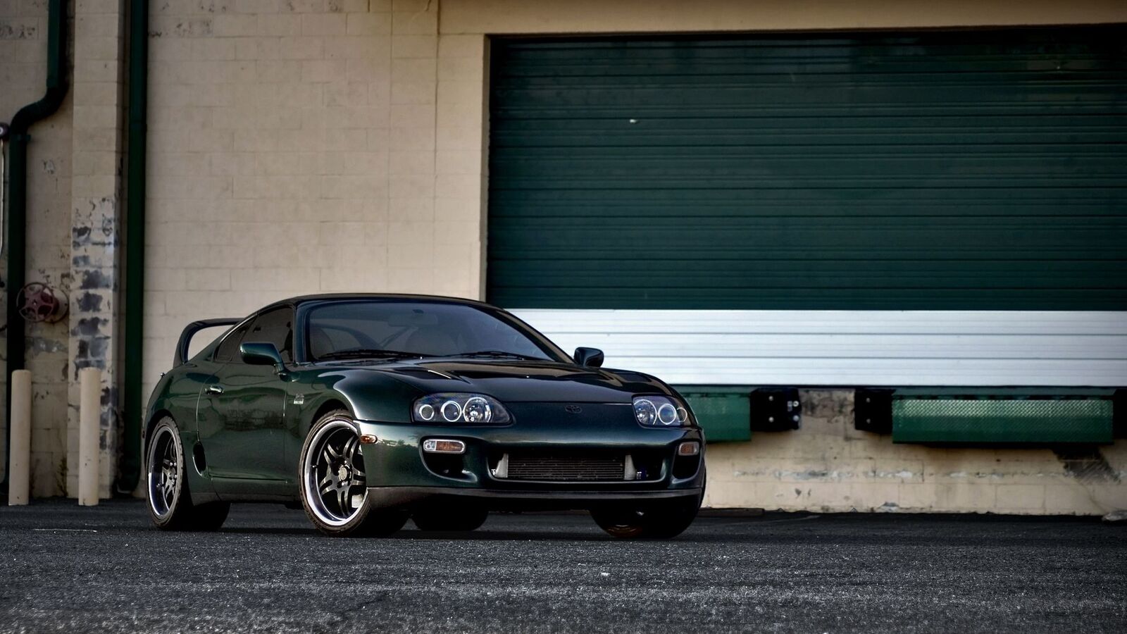 toyota_supra_green_front_view_102266_1920x1080.jpg