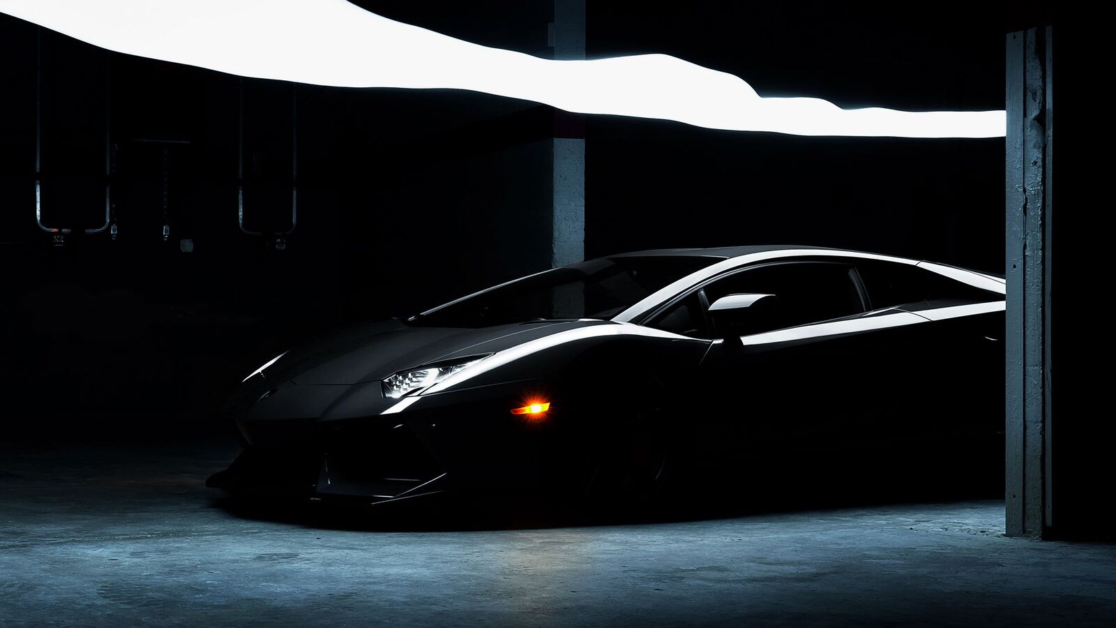 amborghini_aventador_lp700_4_black_94945_1920x1080.jpg