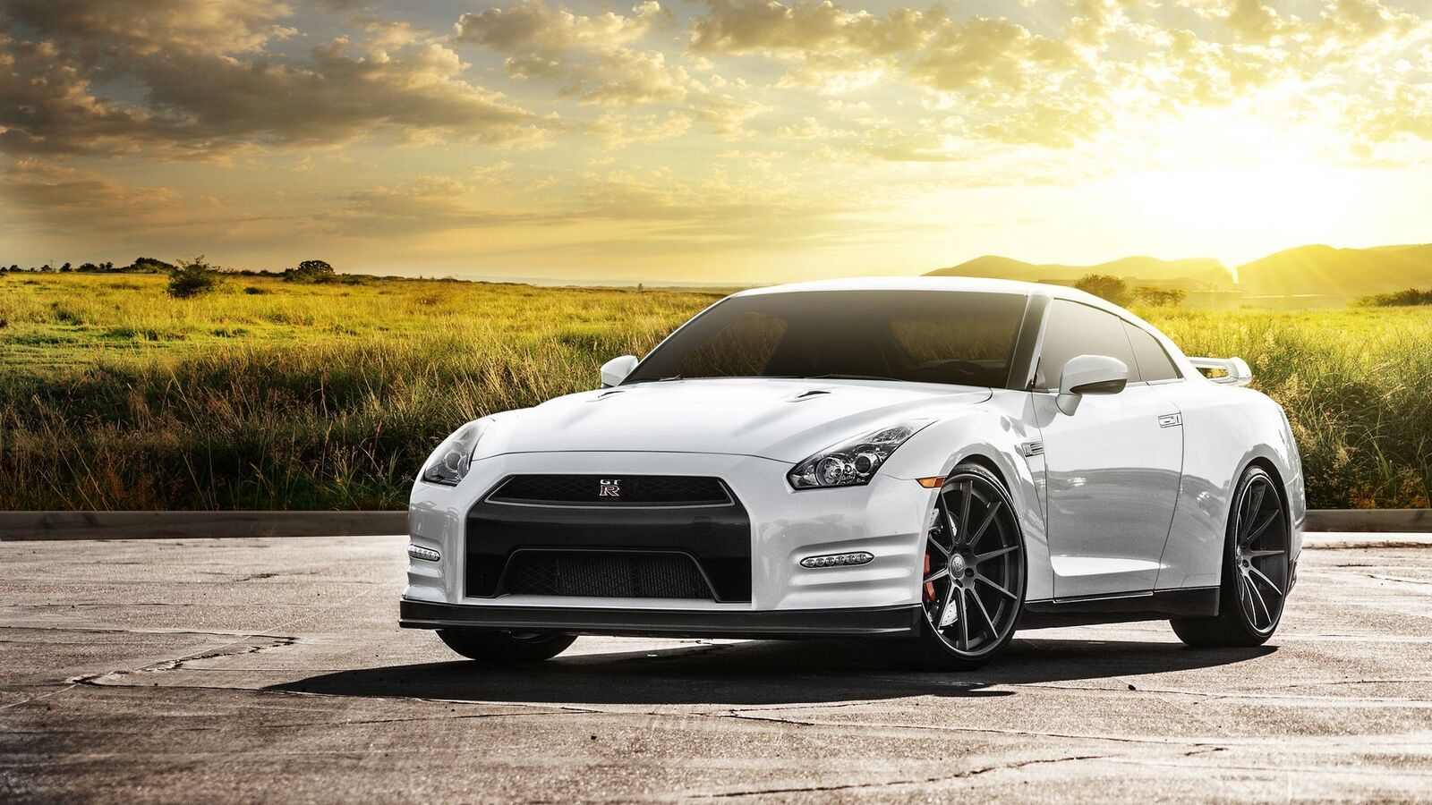nissan_gt_r_nissan_white_auto_93560_1920x1080.jpg