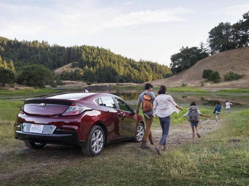 2016_Chevrolet_Volt_family.jpg