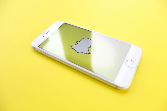 how-to-use-snapchat-and-bitmoji-together.jpg