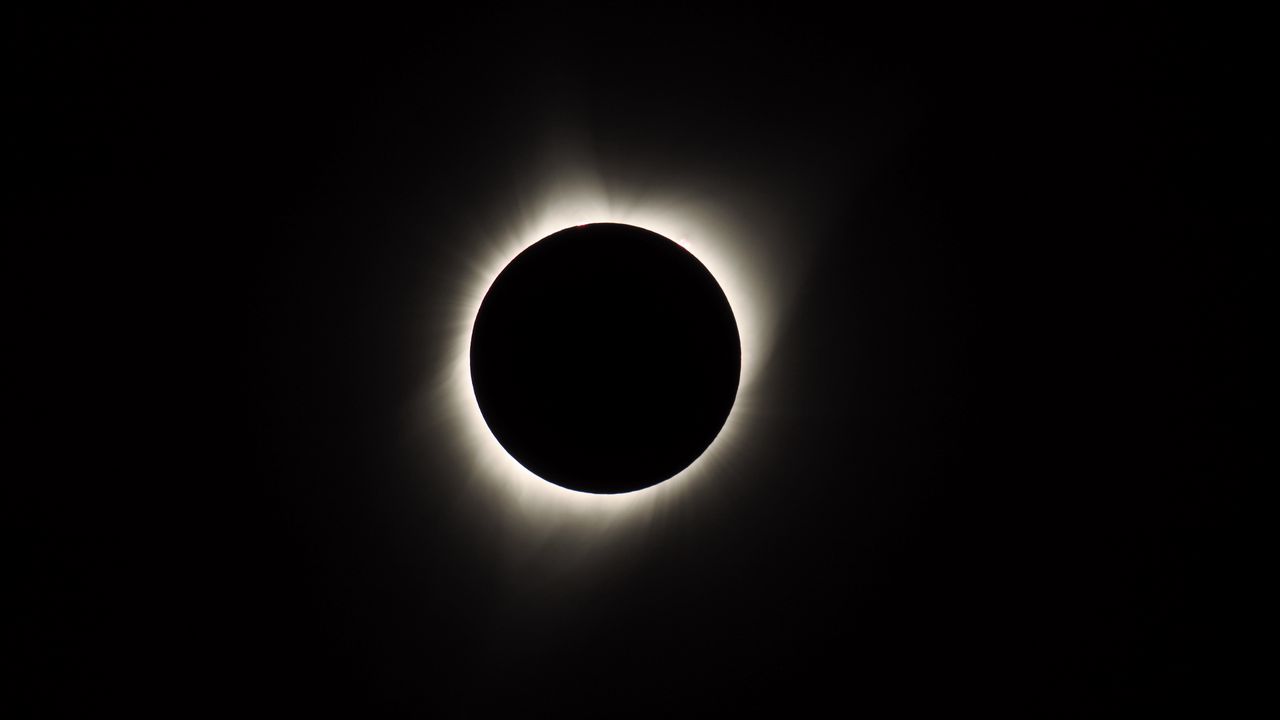 eclipse_moon_light_space_120001_1280x720.jpg