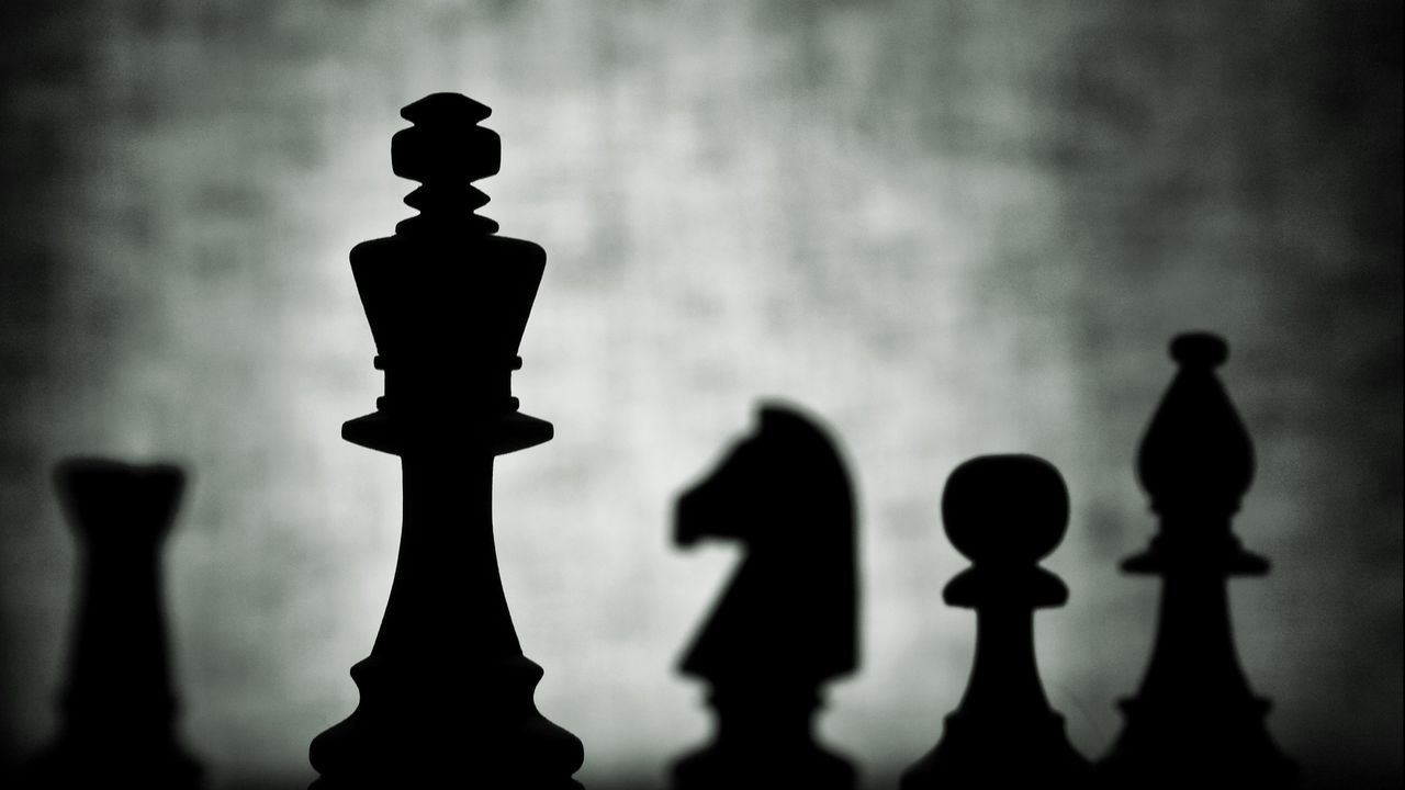 chess_figures_dark_130841_1280x720.jpg