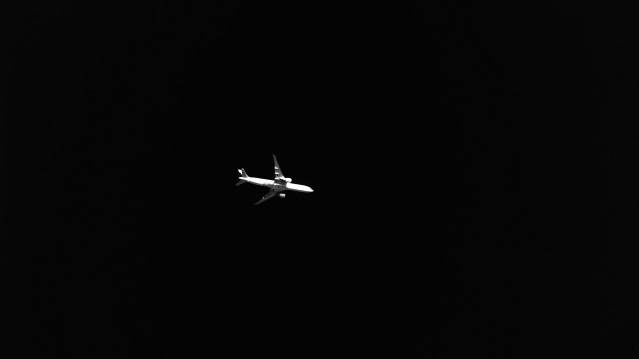 airplane_sky_bw_154824_1280x720.jpg