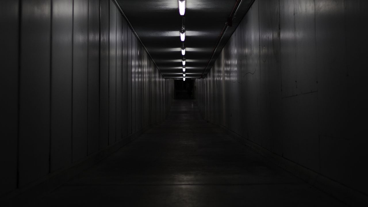 corridor_room_black_and_white_122244_1280x720.jpg