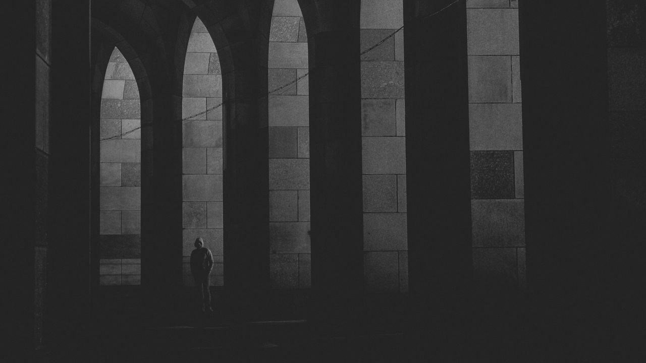 arches_lonely_bw_124747_1280x720.jpg
