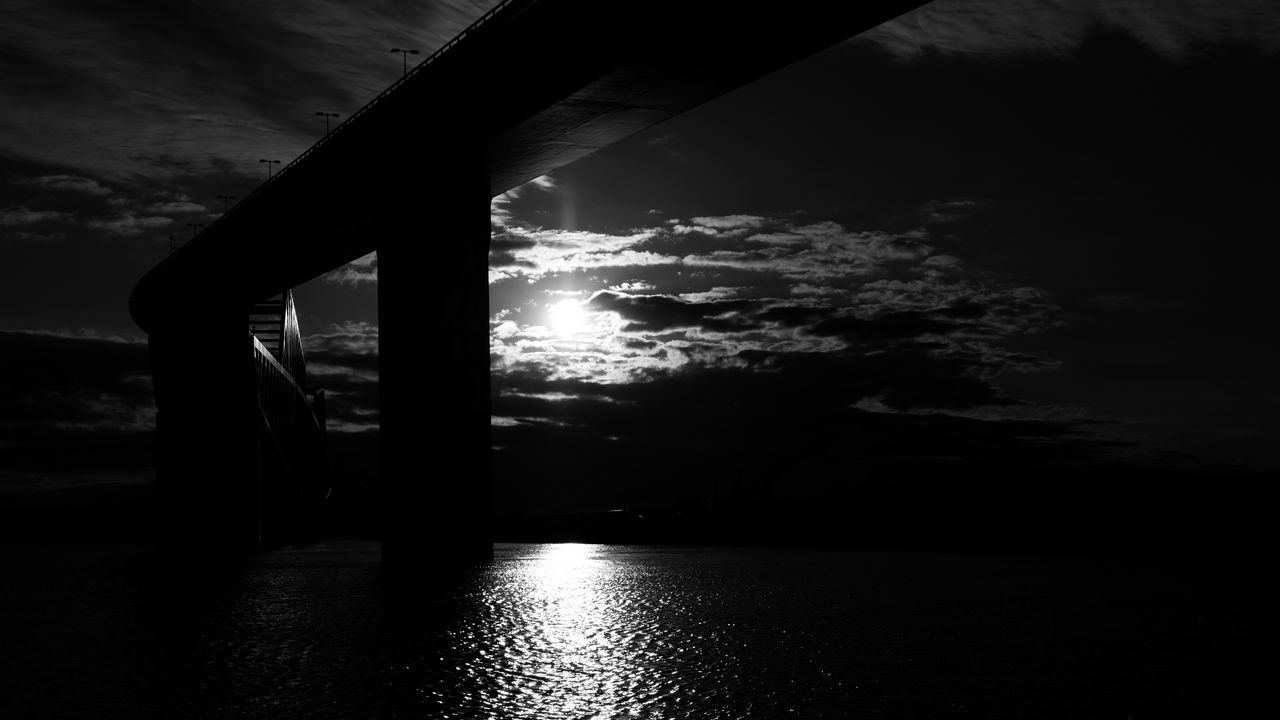 bridge_sun_bw_142397_1280x720.jpg