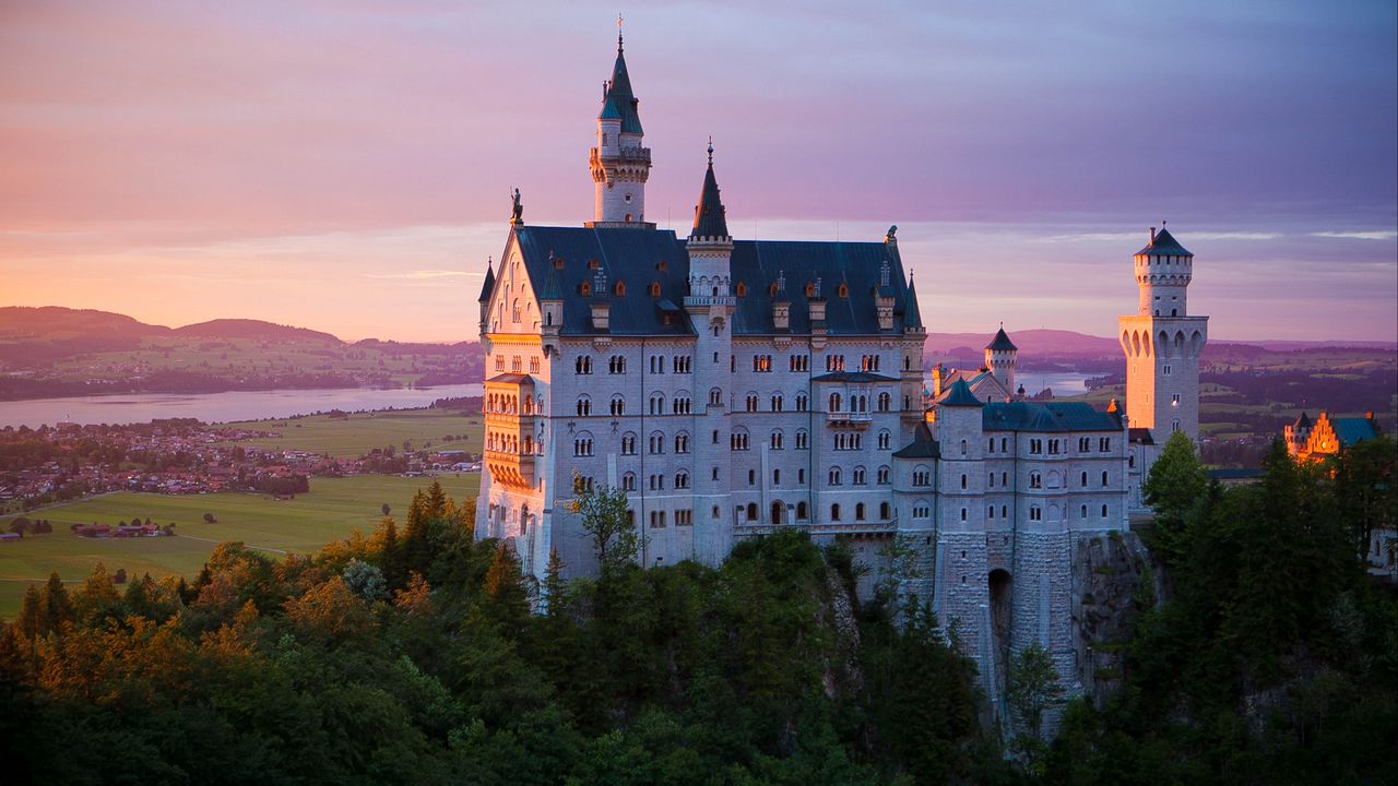 neuschwanstein_castle_architecture_126354_1280x720.jpg