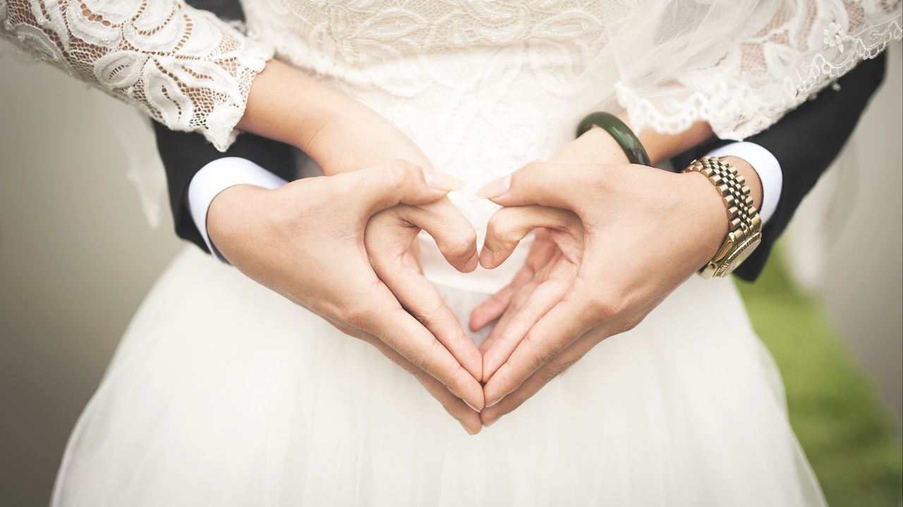 wedding_hands_heart_love_romance_116630_1280x720.jpg
