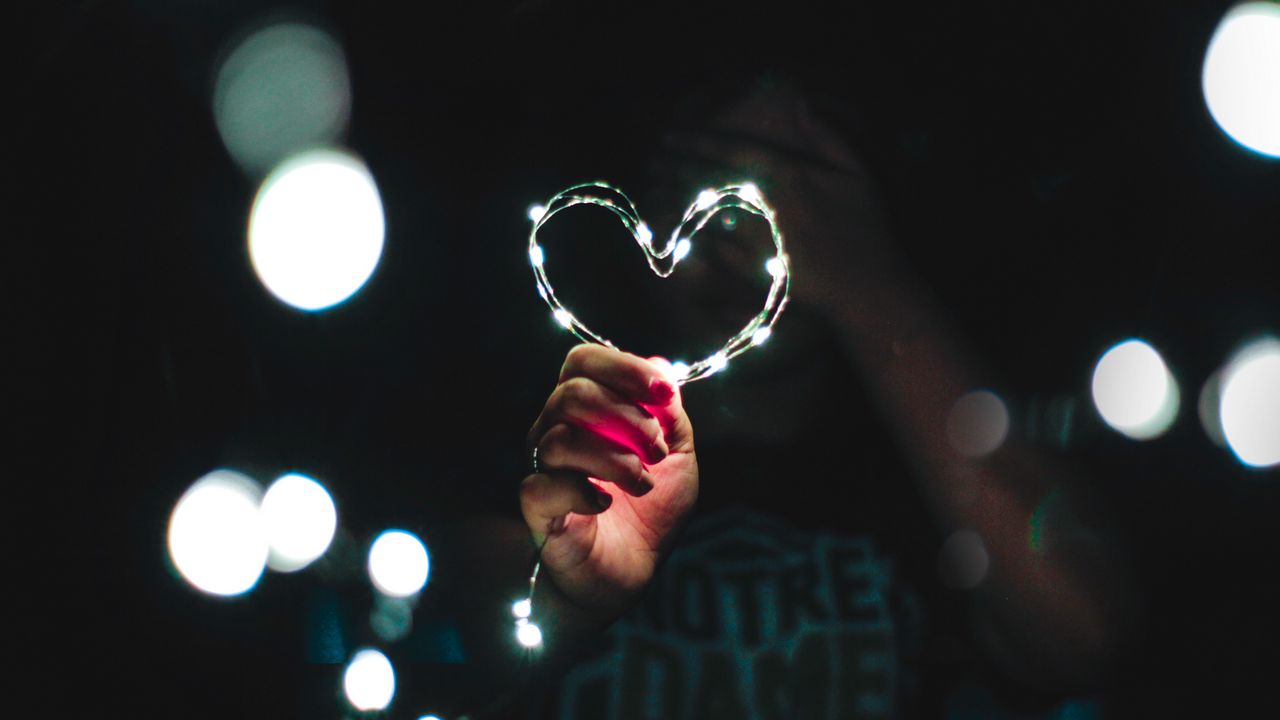 heart_hand_light_glitter_glare_116847_1280x720.jpg