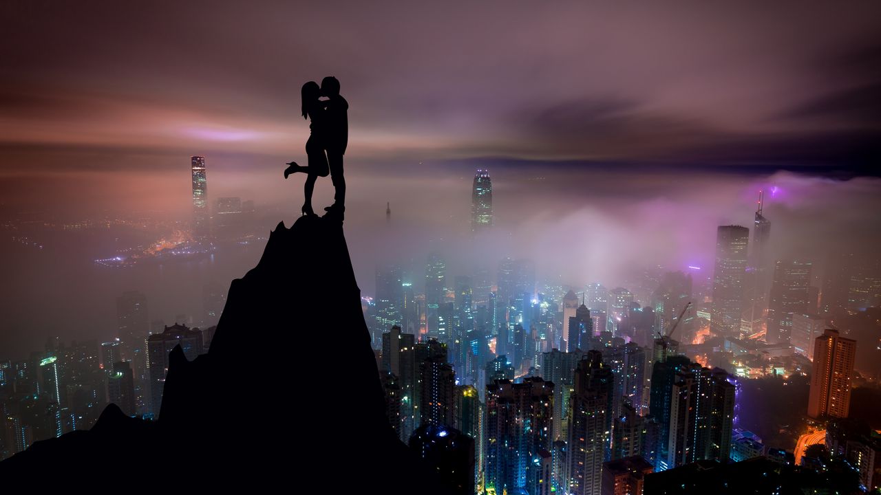 couple_silhouettes_kiss_122254_1280x720.jpg