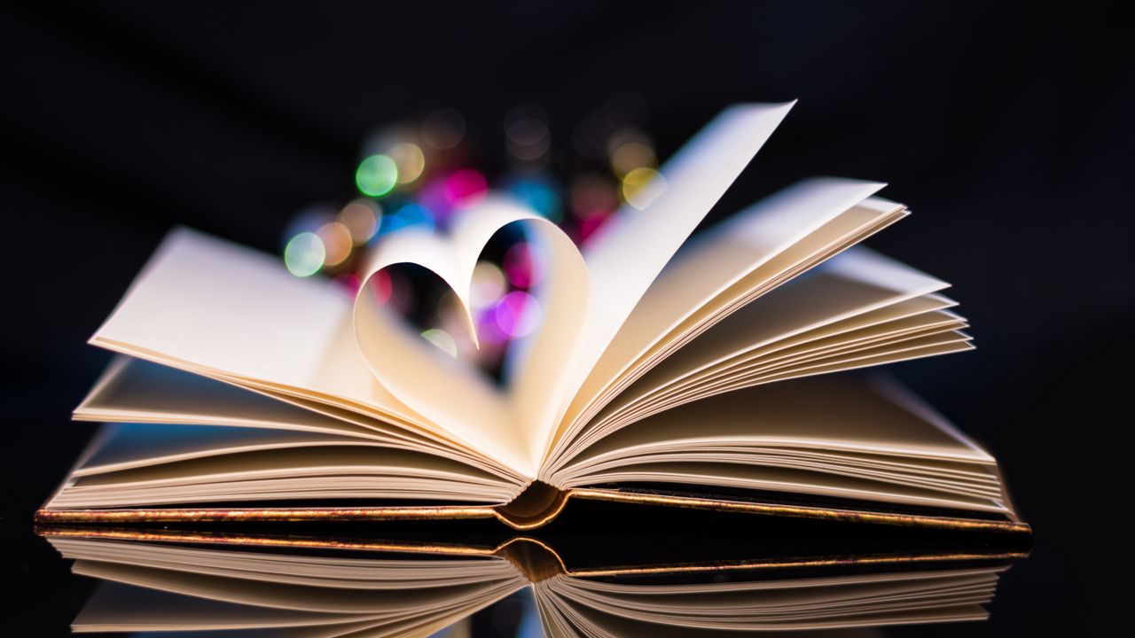 book_heart_bokeh_127320_1280x720.jpg