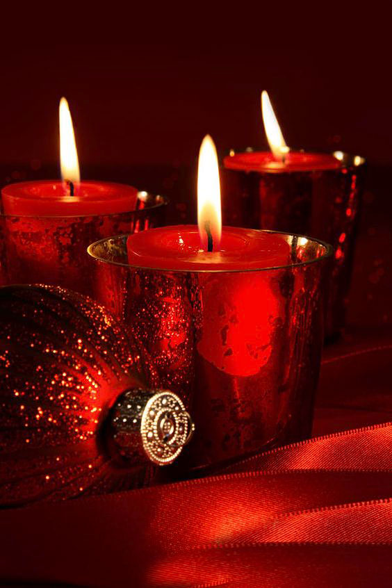 Red-Romantic-Candles-Images-1.jpg