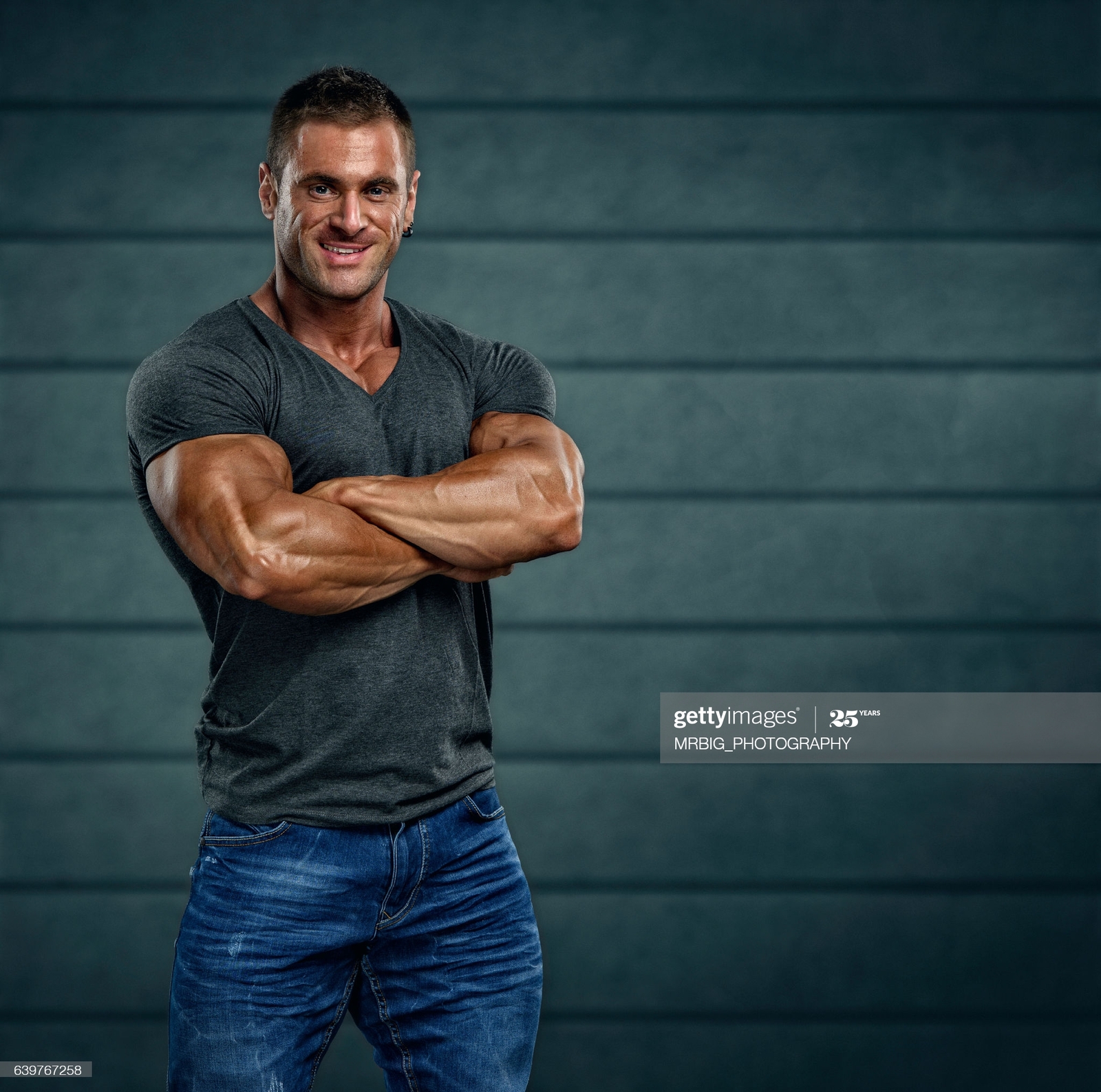 dsome-muscular-man-picture-id639767258?s=2048x2048.jpg