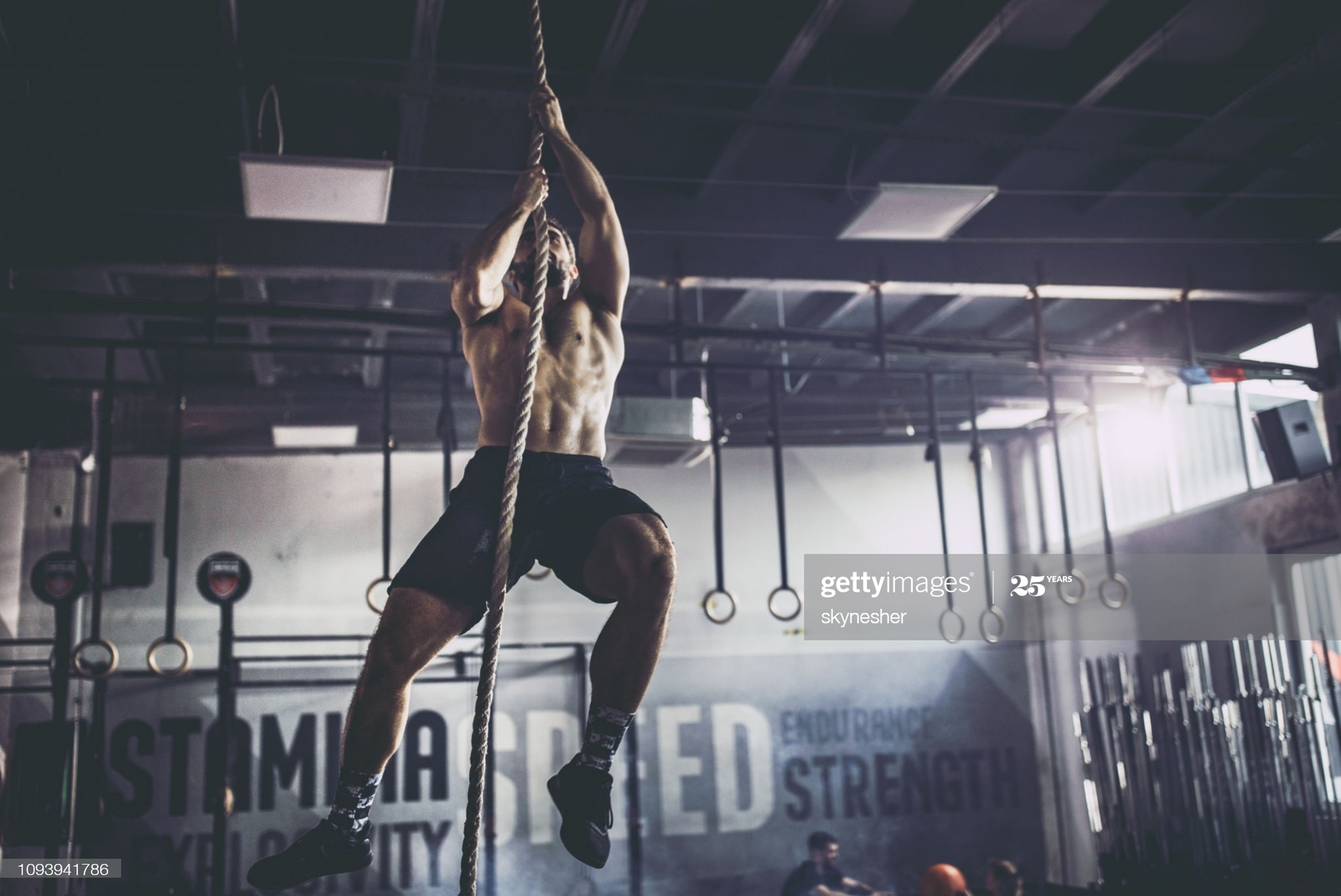 the-rope-in-a-gym-picture-id1093941786?s=2048x2048.jpg