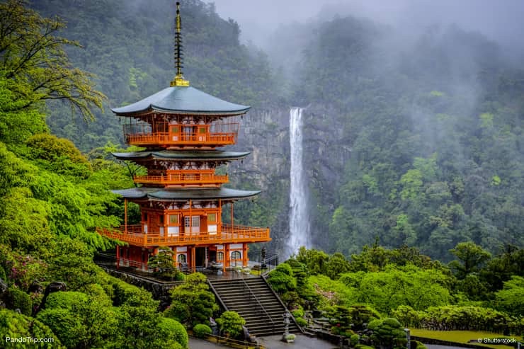 Seigantoji-Pagoda-and-Nachi-Falls-in-Nacho-Japan.jpg