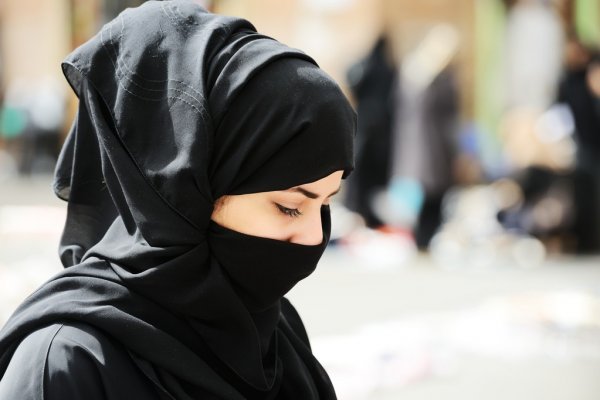 photos_12180022-stock-photo-muslim-woman-with-veil.jpg