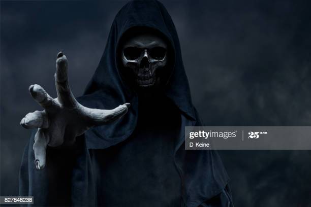 grim-reaper-picture-id827848238?s=612x612.jpg