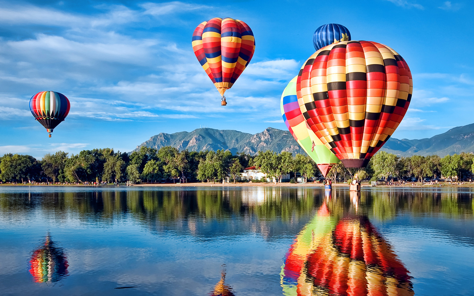 colorado-balloon-classic-wallpaper.jpg
