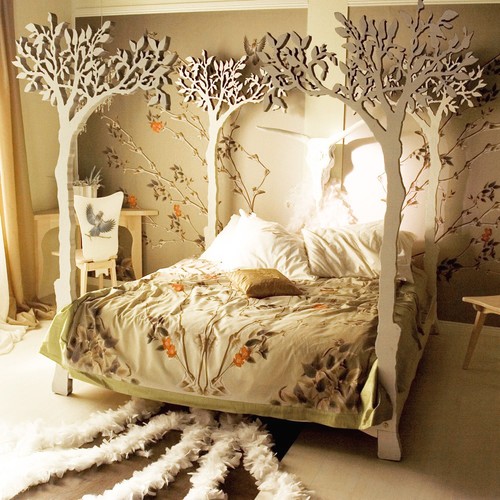 bedroom-with-a-nature-inspired-canopy-bed.jpg