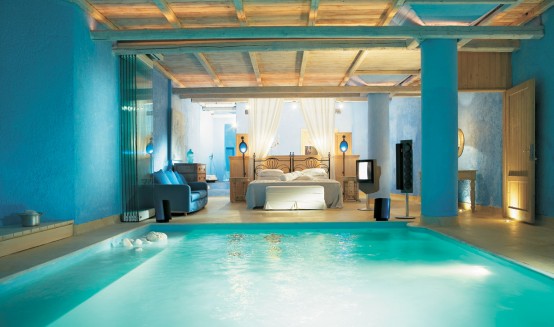 truly-amazing-bedroom-with-a-pool-554x327.jpg