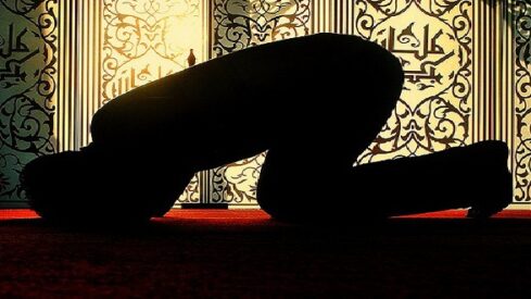 Muslim-praying-489x275.jpg