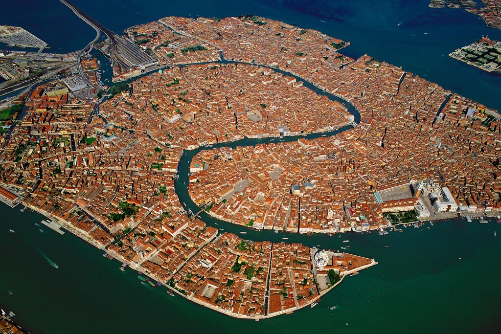 Venice_Old_Town_Lagoon_Aerial_View.jpg