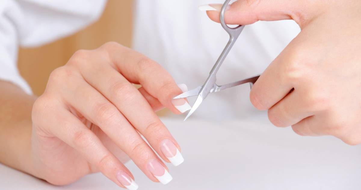  قص الاظافر 