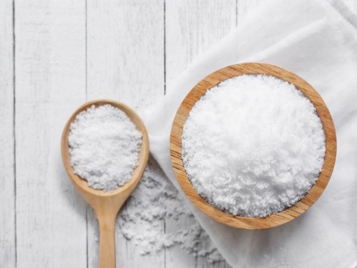 بيكربونات الصوديوم أو كربونات الصوديوم الحامضية هو مركب كيميائي له الصيغة NaHCO₃. تعرف أيضا بـ صودا الخَبْ