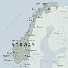 مملكة النرويج تقع في شمال القارة الأوروبية وتحتل منطقة غرب شبه الجزيرة الاسكندينافية.