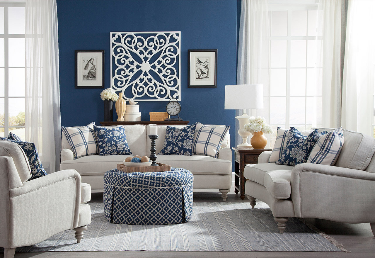 monochromatic+blue+living+room+with+neutral+sofas.jpg